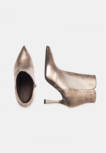 Полусапожки на высоком каблуке