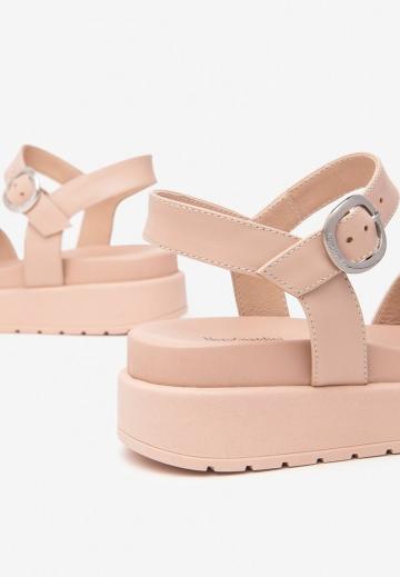 Босоножки на танкетке