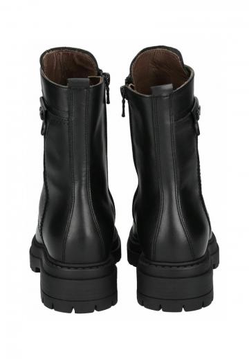 Ботинки на шнуровке