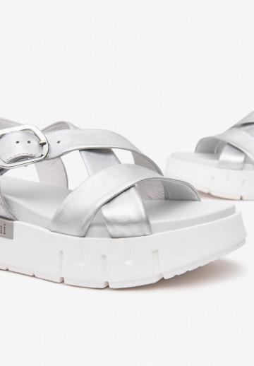 Босоножки на танкетке