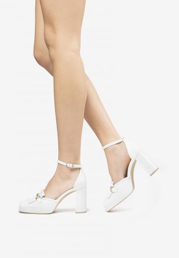 Туфли с высоким носом