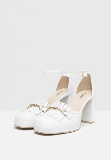 Туфли с высоким носом