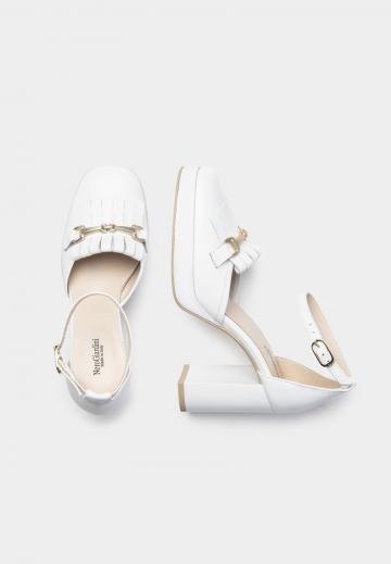 Туфли с высоким носом