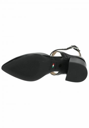 Туфли с ремешком