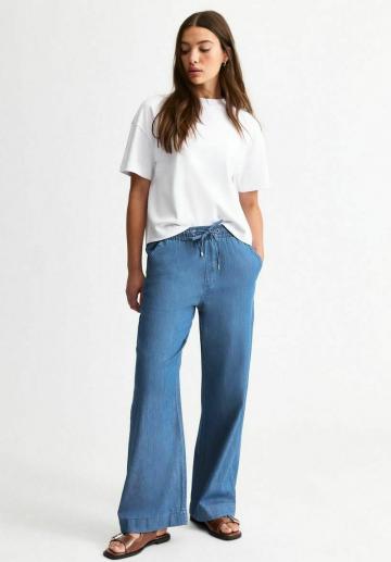Клешеные джинсы