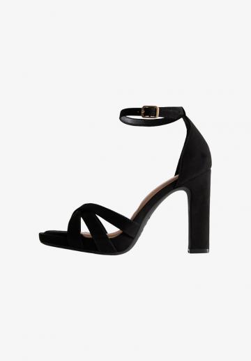 Босоножки на платформе