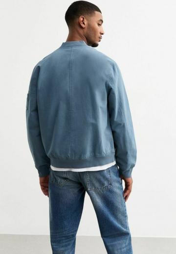 Куртка бомбер