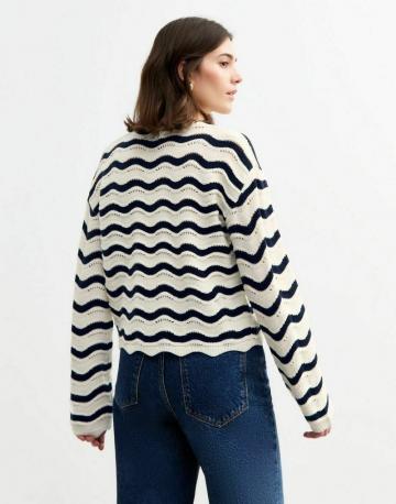 Пуловер в полоску