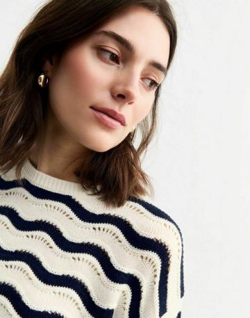 Пуловер в полоску