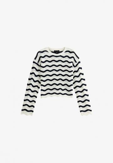 Пуловер в полоску