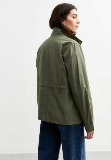 Куртка с накладнымит карманами