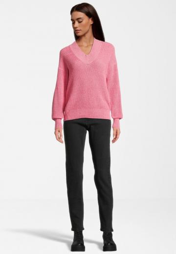 Пуловер с вырезом V