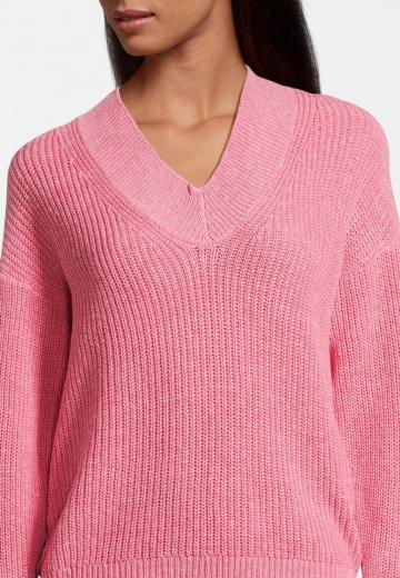 Пуловер с вырезом V