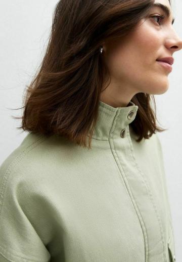 Куртка с накладнымит карманами