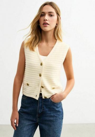 Джинсовая жилетка