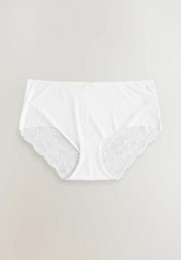 Трусы на бедрах