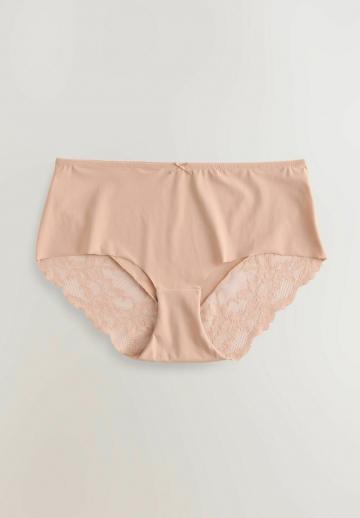 Трусы на бедрах