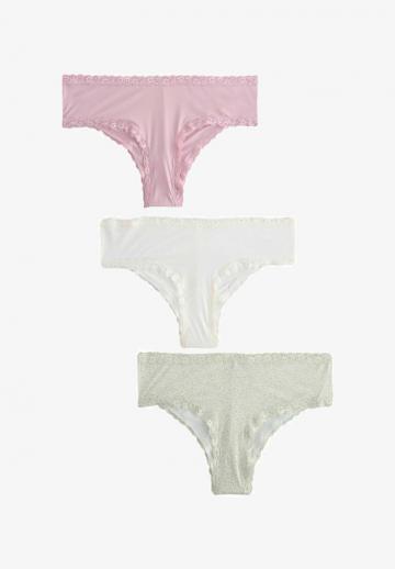 Трусы на бедрах