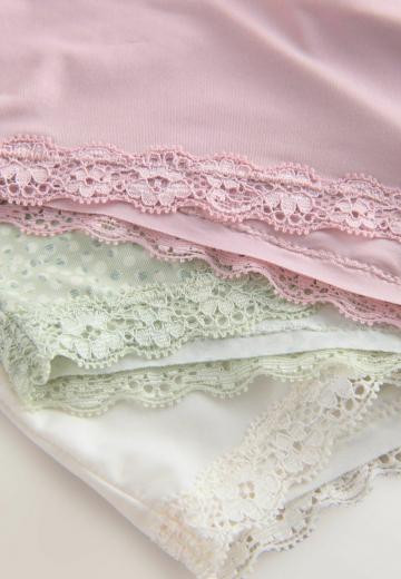 Трусы на бедрах