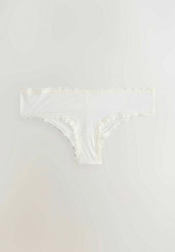 Трусы на бедрах