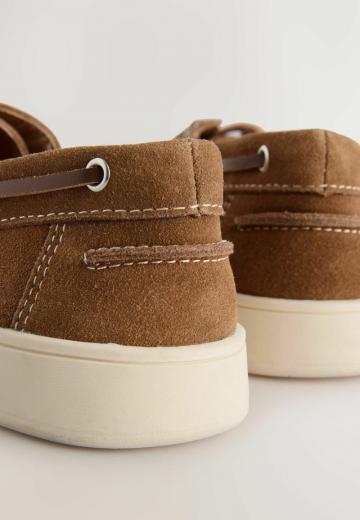 Ботинки на шнуровке