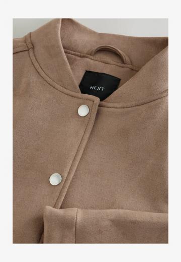 Куртка с накладнымит карманами