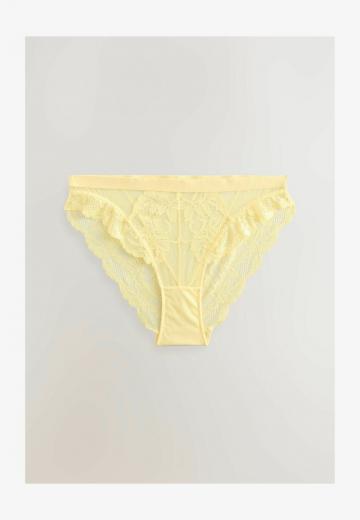 Трусы на бедрах