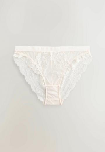 Трусы на бедрах