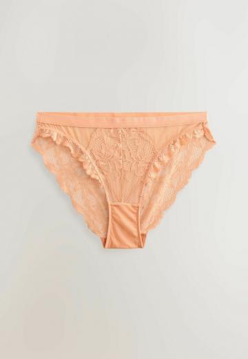 Трусы на бедрах