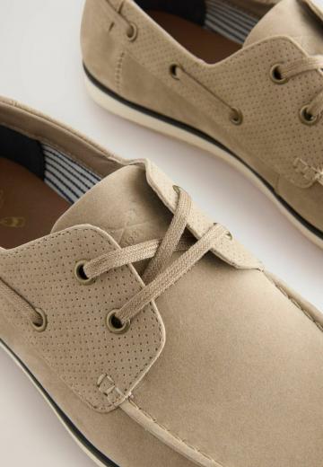 Ботинки на шнуровке