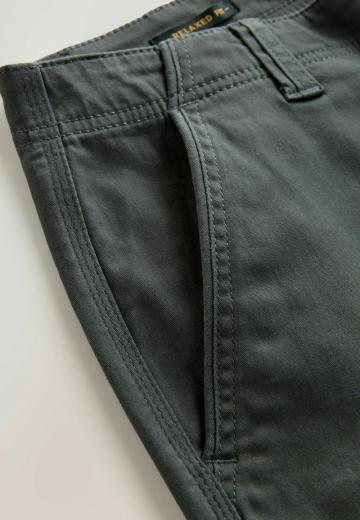 Брюки с накладными карманами