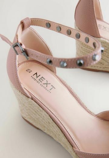 Туфли на танкетке