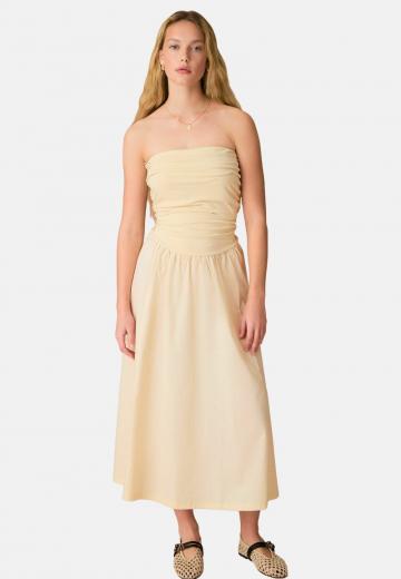 Платье без бретелек