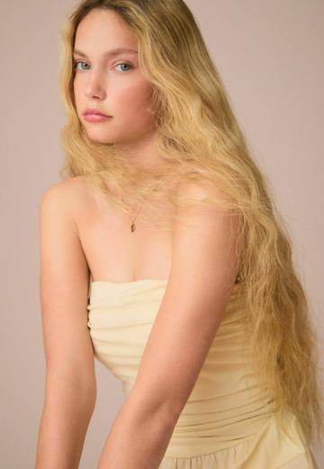 Платье без бретелек