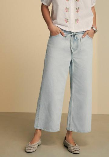 Короткие джинсы