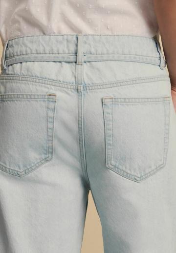 Короткие джинсы