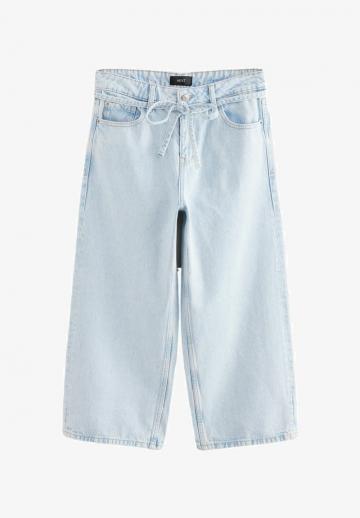 Короткие джинсы