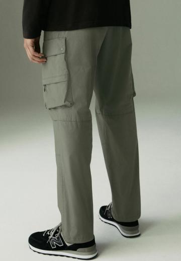 Брюки с накладными карманами