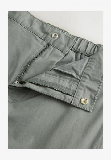 Брюки с накладными карманами