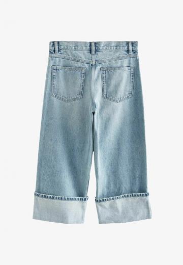 Короткие джинсы