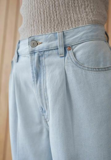 Короткие джинсы