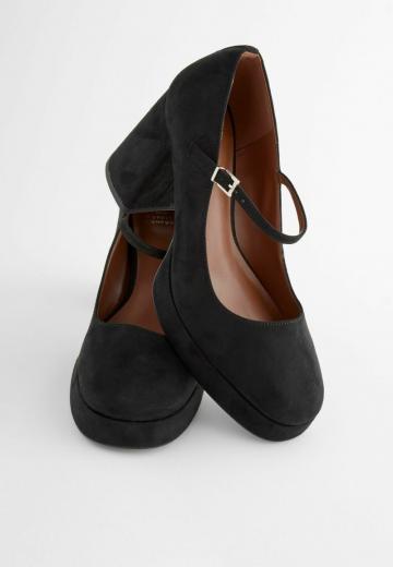 Туфли с высоким носом