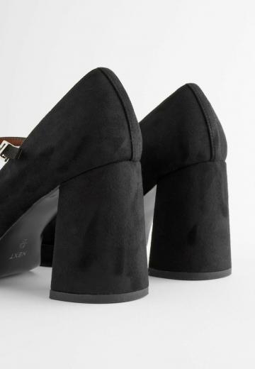 Туфли с высоким носом