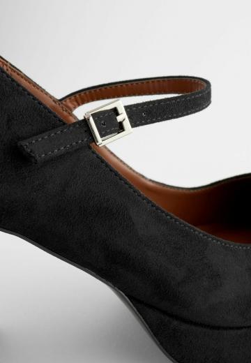 Туфли с высоким носом