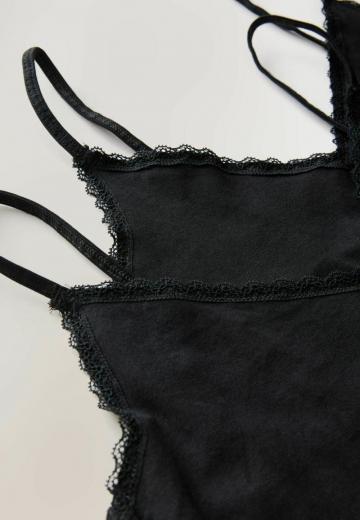 Топ на бретельках