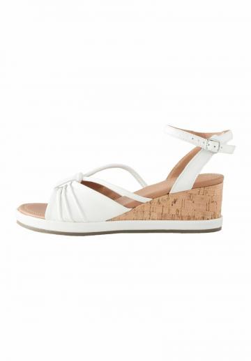 Босоножки на танкетке