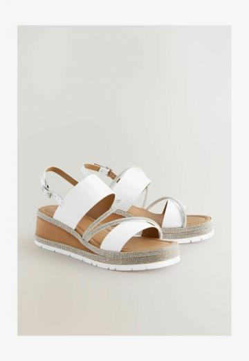 Босоножки на танкетке