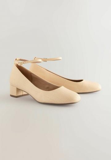 Туфли с высоким носом