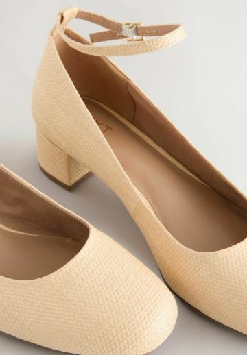 Туфли с высоким носом