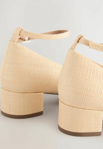 Туфли с высоким носом